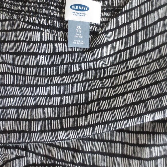 Old Navy Black & White Dress - Picture 10 of 10